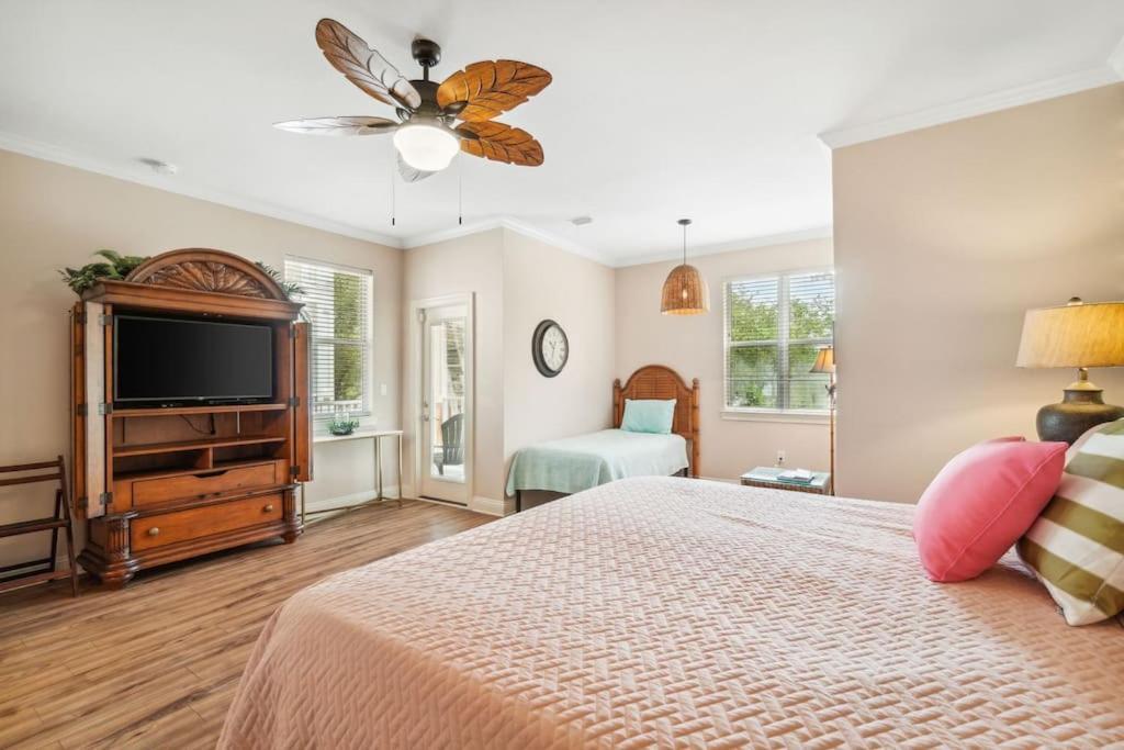 Seas The Dream At The Villages Of Crystal Beach Destin Bagian luar foto