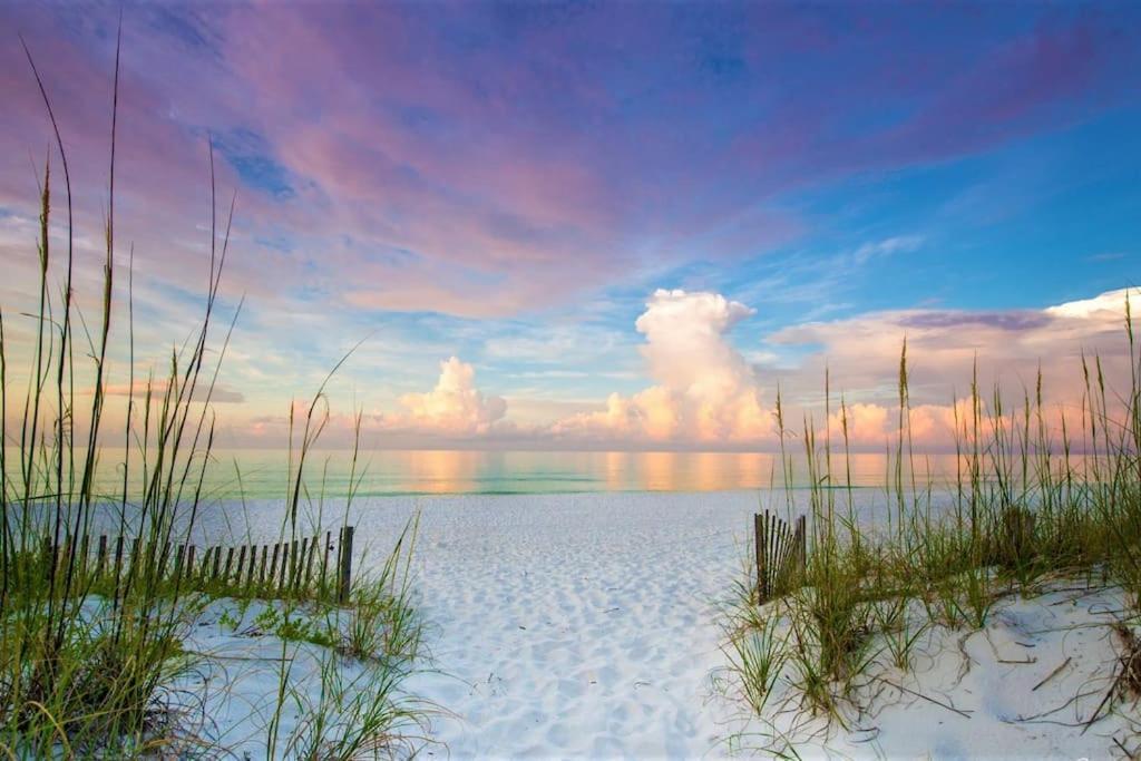 Seas The Dream At The Villages Of Crystal Beach Destin Bagian luar foto